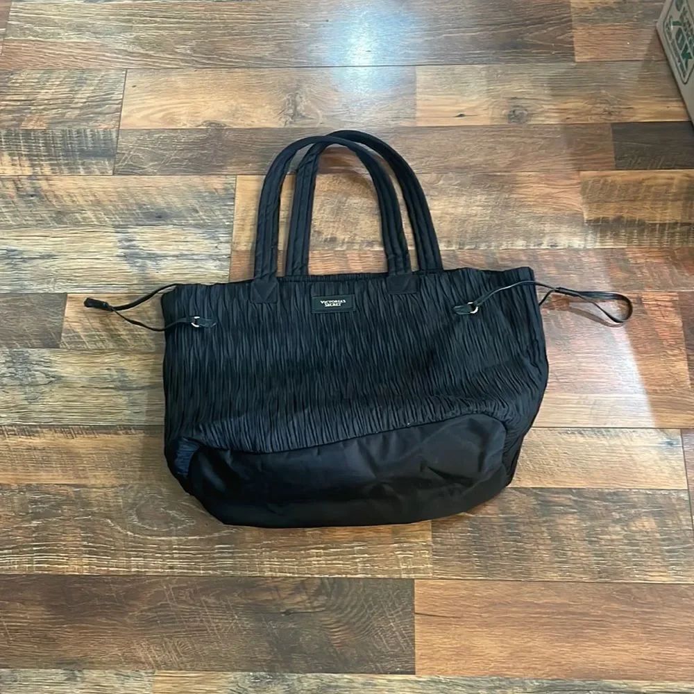 Victoria’s Secret tote bag (2850)